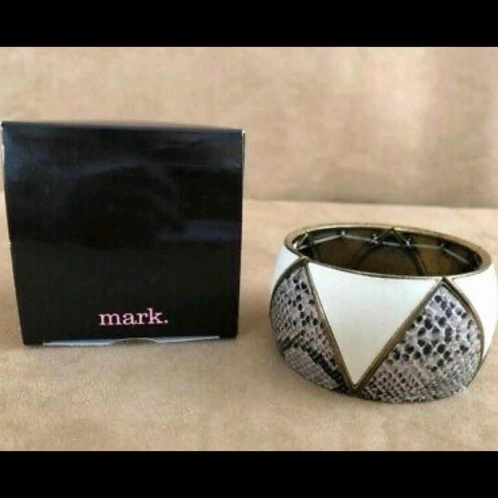 What It Snakes Stretch Bracelet - Gold tone-New!